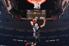 爱游戏娱乐-詹姆斯强迫对方改变防守策略展现统治力，詹姆斯的进攻绝招