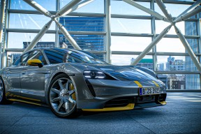 爱游戏-夜光漂移赛，炫彩灯火中的极速漂移，夜光漂怎么制作方法